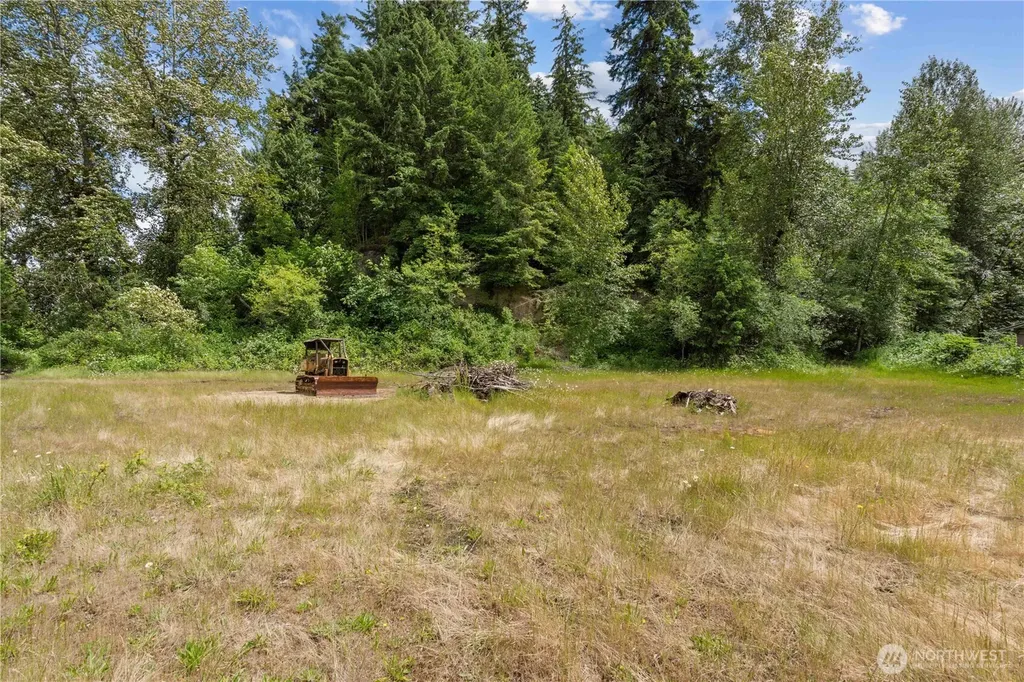 3304 E Pioneer Puyallup WA 98372
