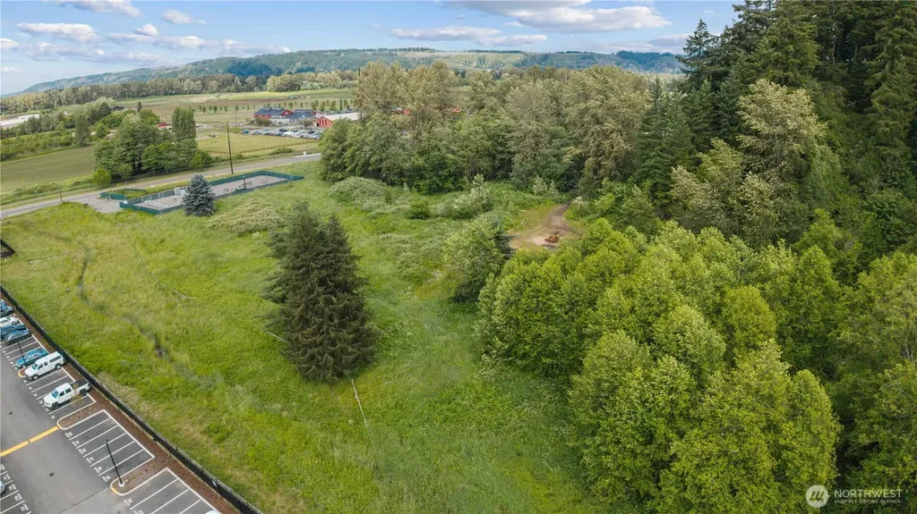 3304 E Pioneer Puyallup WA 98372