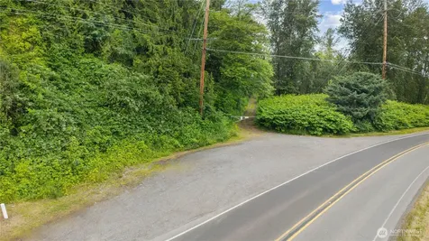 3304 E Pioneer Puyallup WA 98372