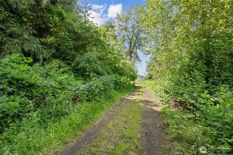 3304 E Pioneer Puyallup WA 98372
