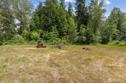 3304 E Pioneer Puyallup WA 98372