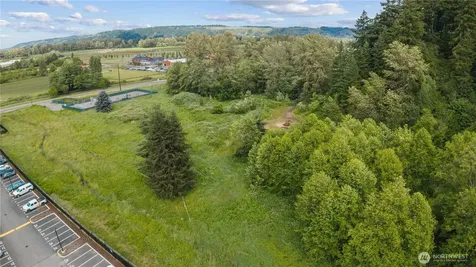 3304 E Pioneer Puyallup WA 98372