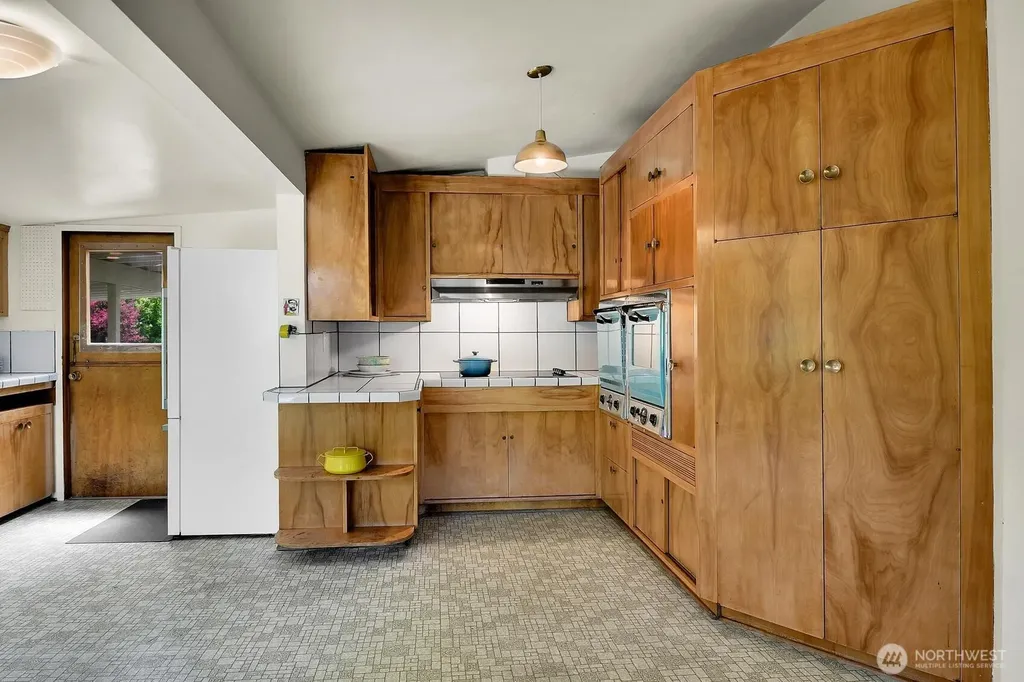 4802 24th Place S Seattle WA 98108