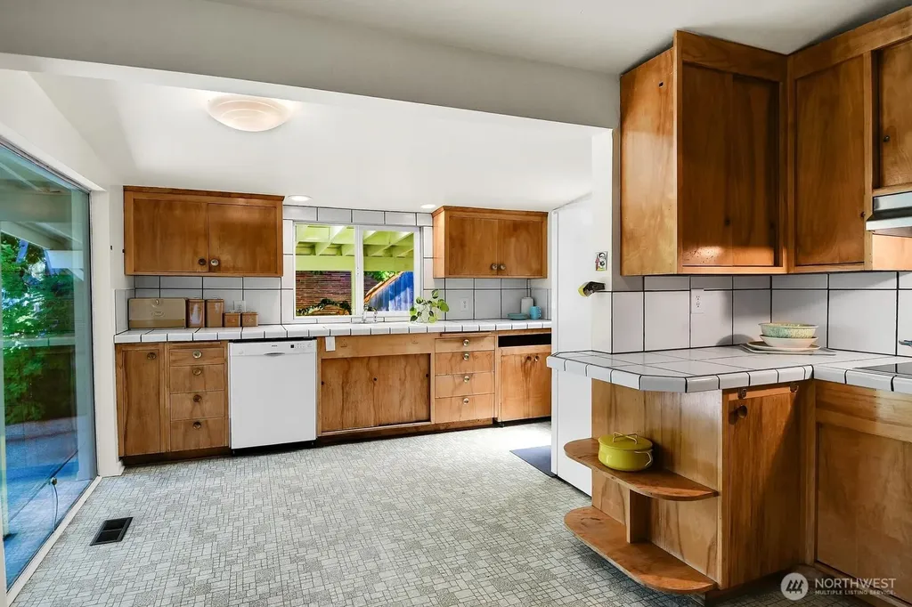 4802 24th Place S Seattle WA 98108