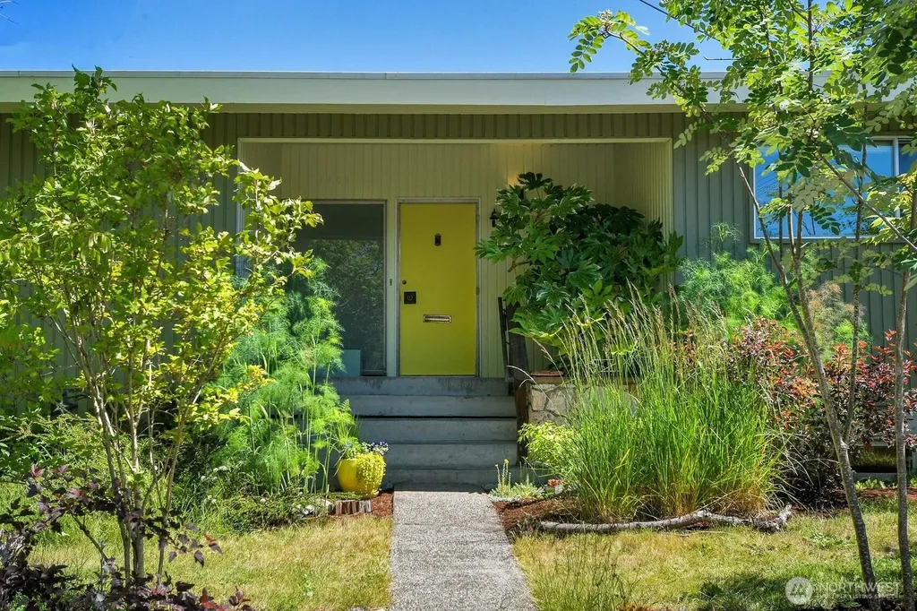 4802 24th Place S Seattle WA 98108