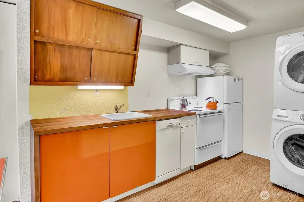 4802 24th Place S Seattle WA 98108