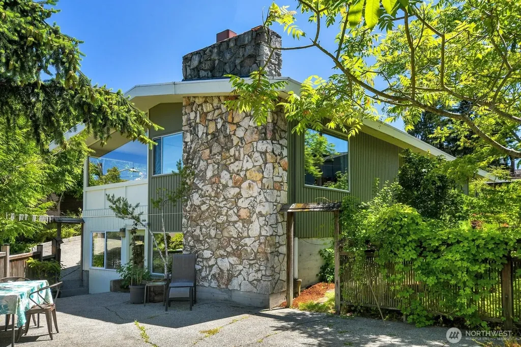 4802 24th Place S Seattle WA 98108