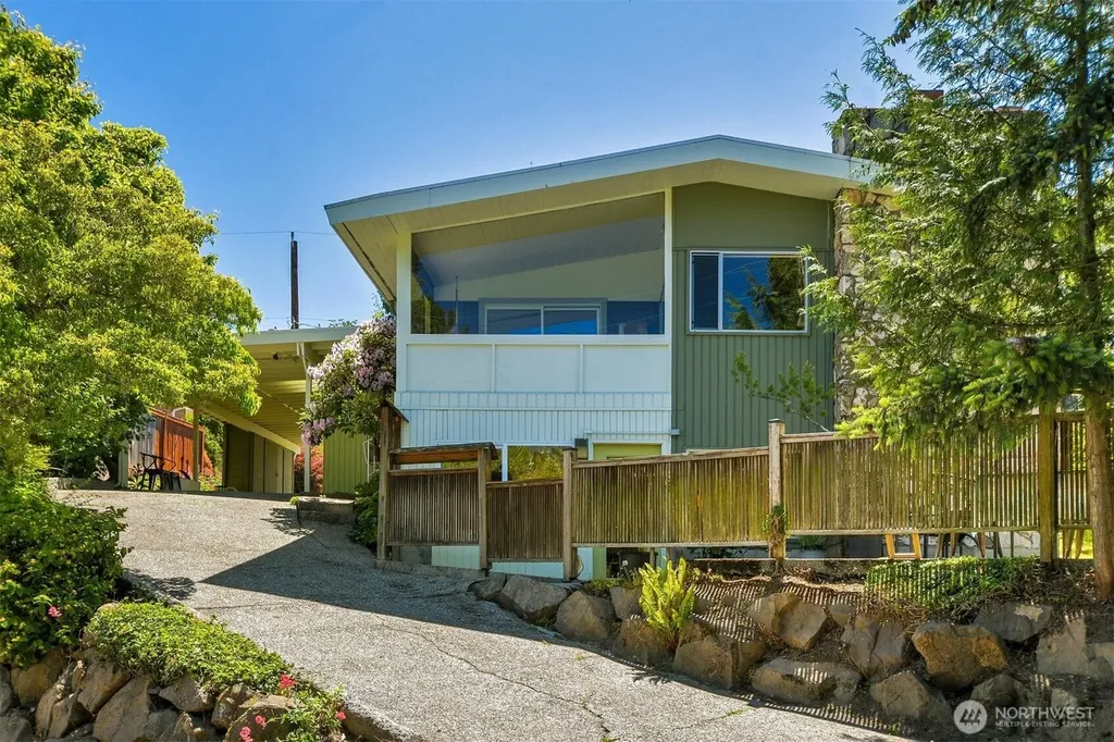 4802 24th Place S Seattle WA 98108