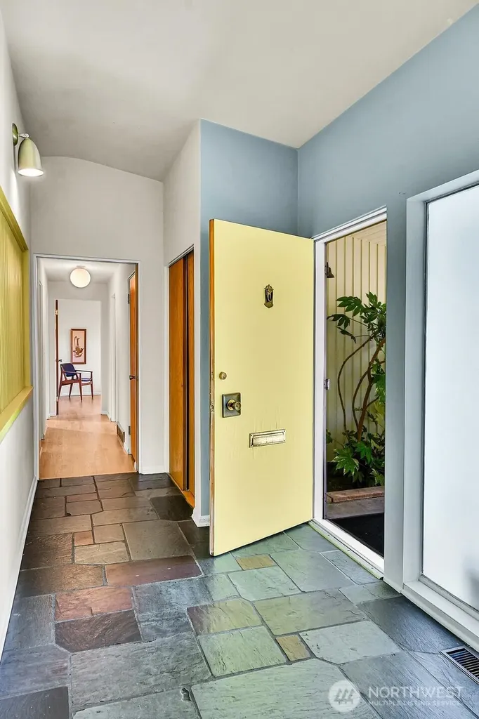 4802 24th Place S Seattle WA 98108