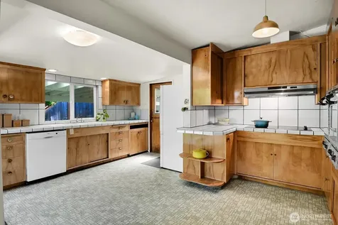 4802 24th Place S Seattle WA 98108