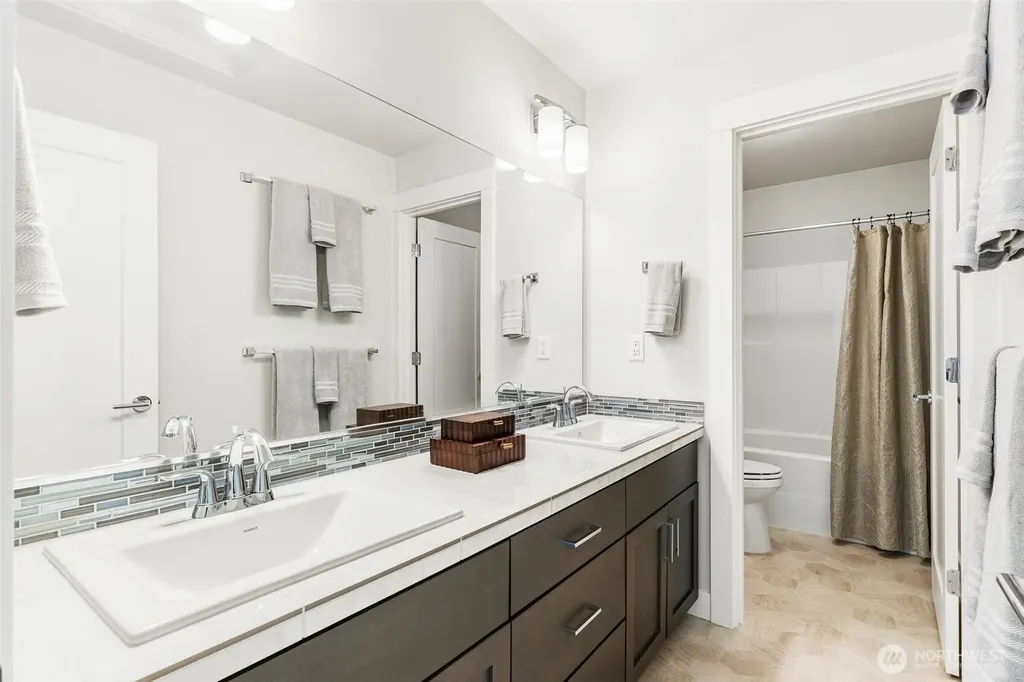 33533 Juniper Avenue SE Black Diamond WA 98010