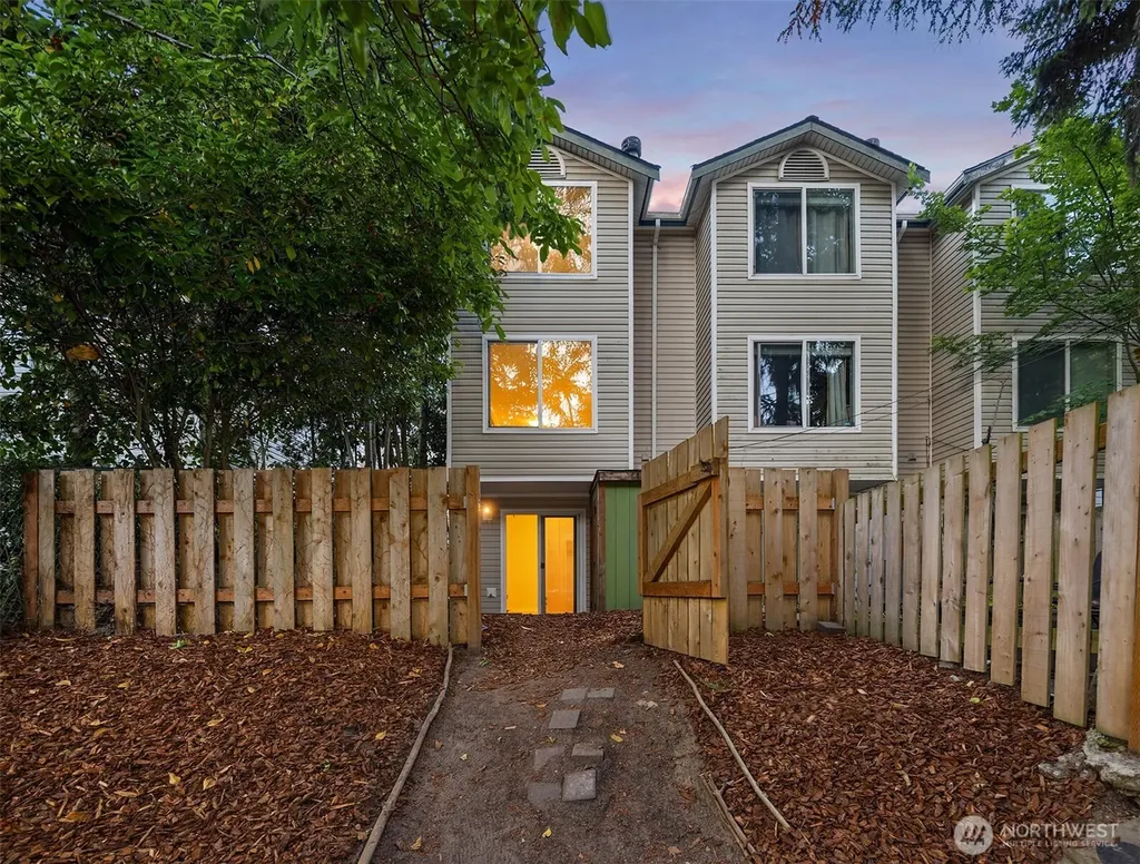 3222 21st Avenue W Seattle WA 98199