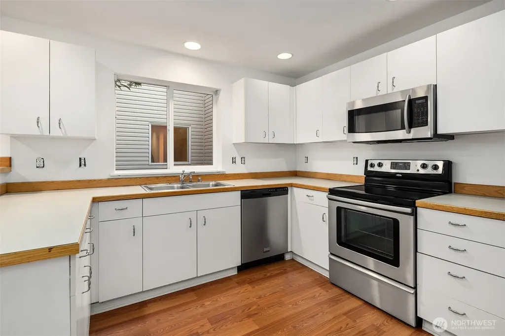 3222 21st Avenue W Seattle WA 98199