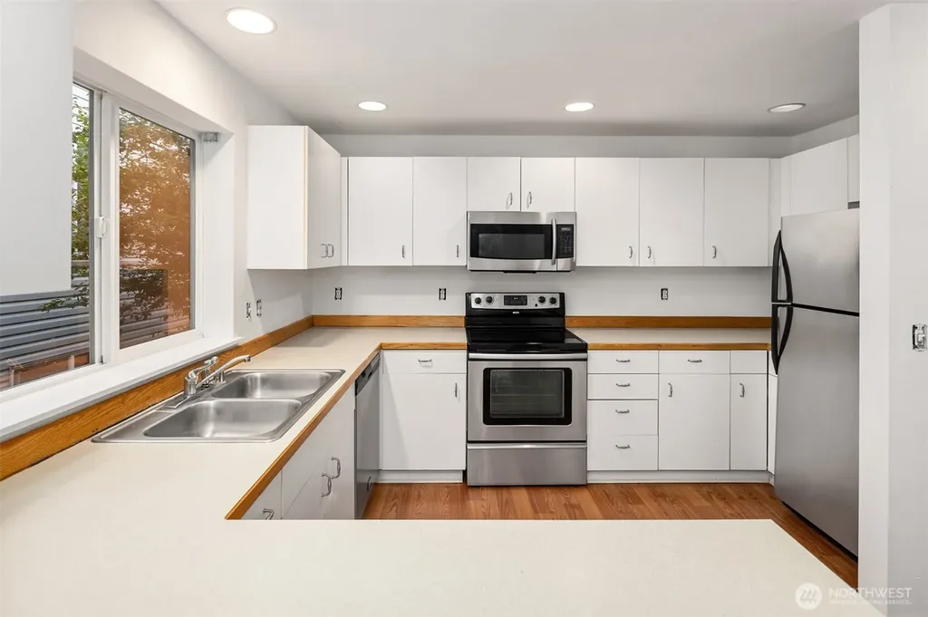 3222 21st Avenue W Seattle WA 98199