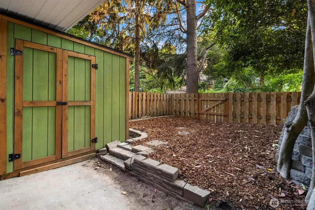 3222 21st Avenue W Seattle WA 98199
