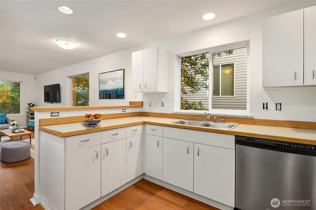3222 21st Avenue W Seattle WA 98199