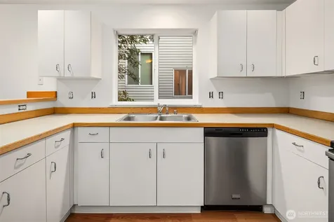 3222 21st Avenue W Seattle WA 98199