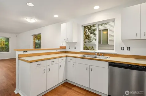 3222 21st Avenue W Seattle WA 98199