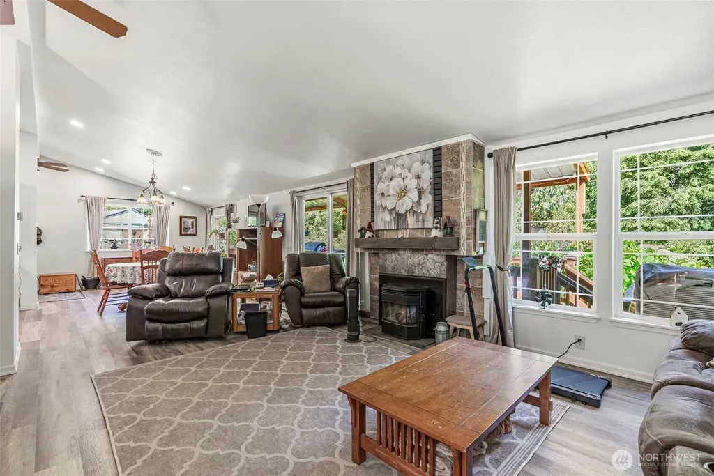 136 Longhorn Road Amboy WA 98601