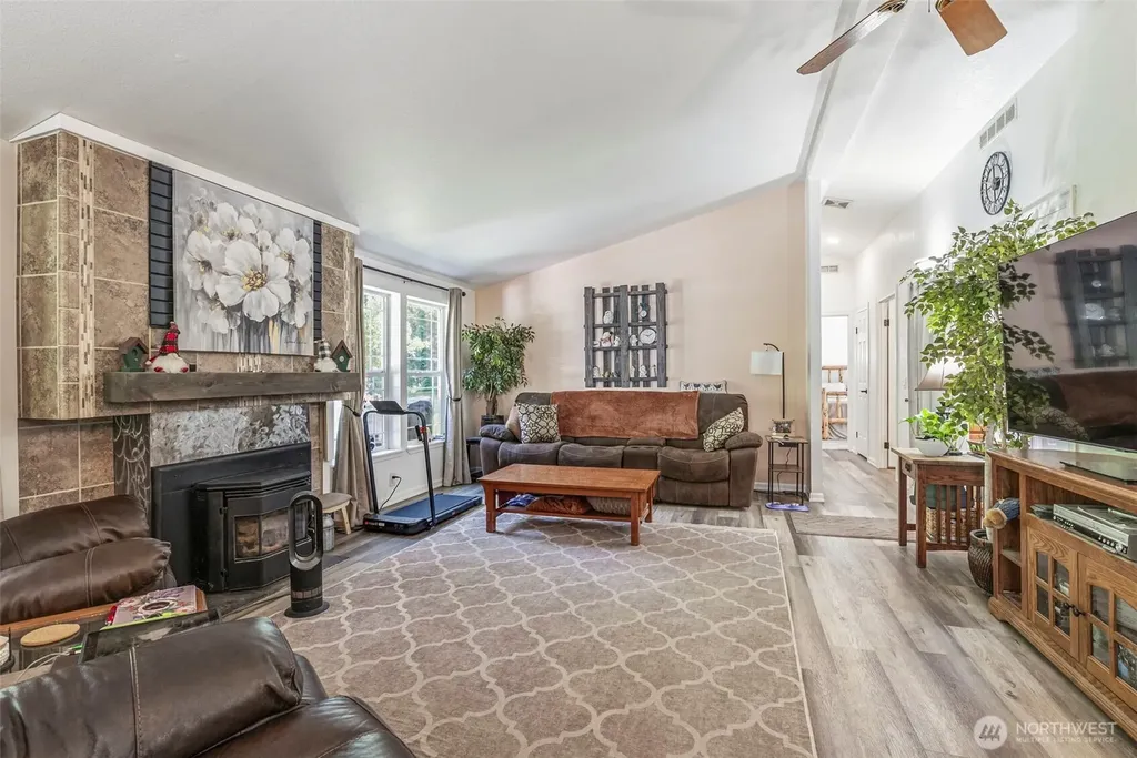 136 Longhorn Road Amboy WA 98601