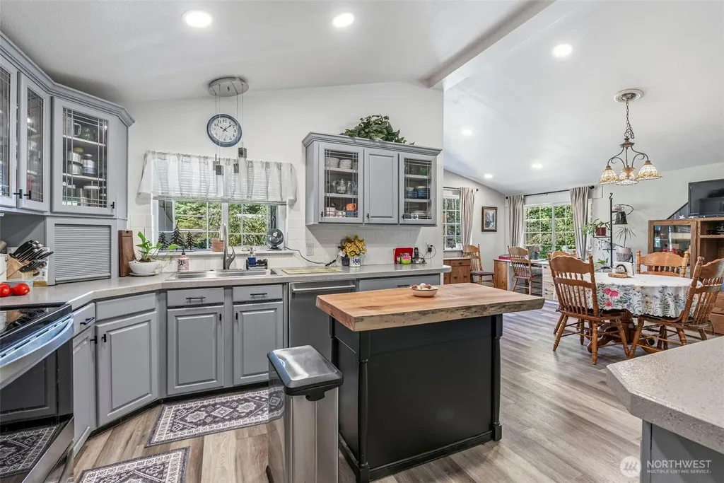 136 Longhorn Road Amboy WA 98601