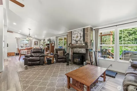 136 Longhorn Road Amboy WA 98601