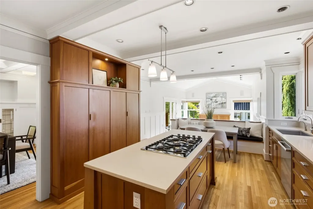 1625 7th Avenue W Seattle WA 98119