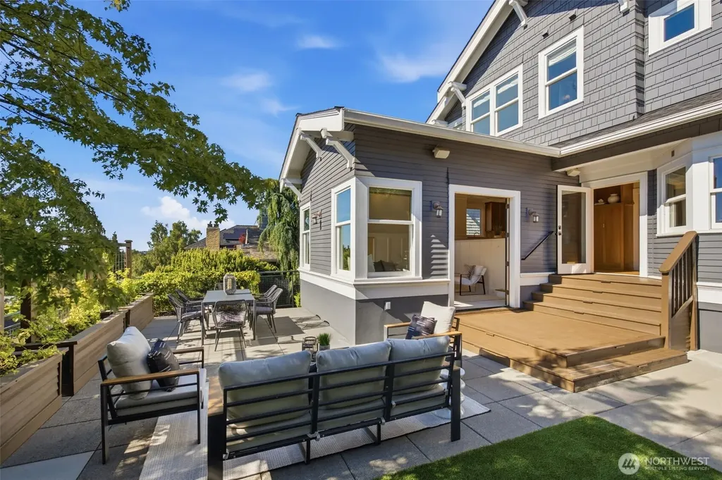 1625 7th Avenue W Seattle WA 98119