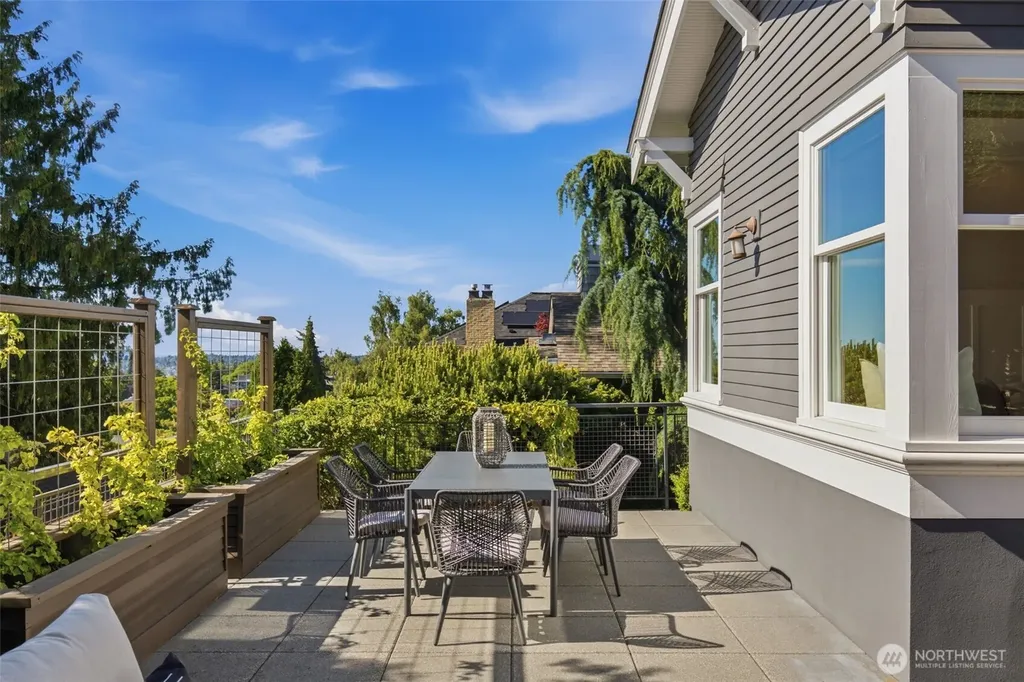 1625 7th Avenue W Seattle WA 98119
