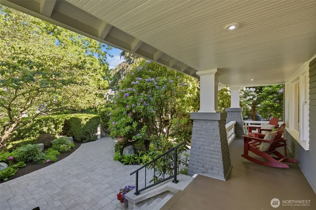 1625 7th Avenue W Seattle WA 98119