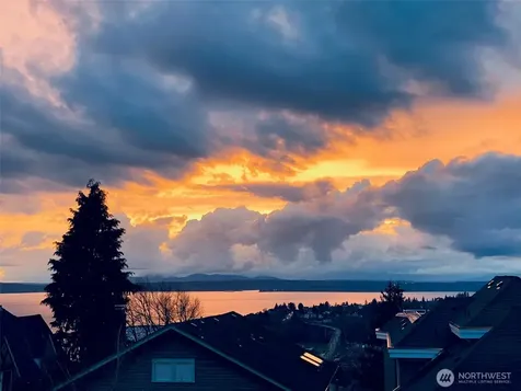 1625 7th Avenue W Seattle WA 98119