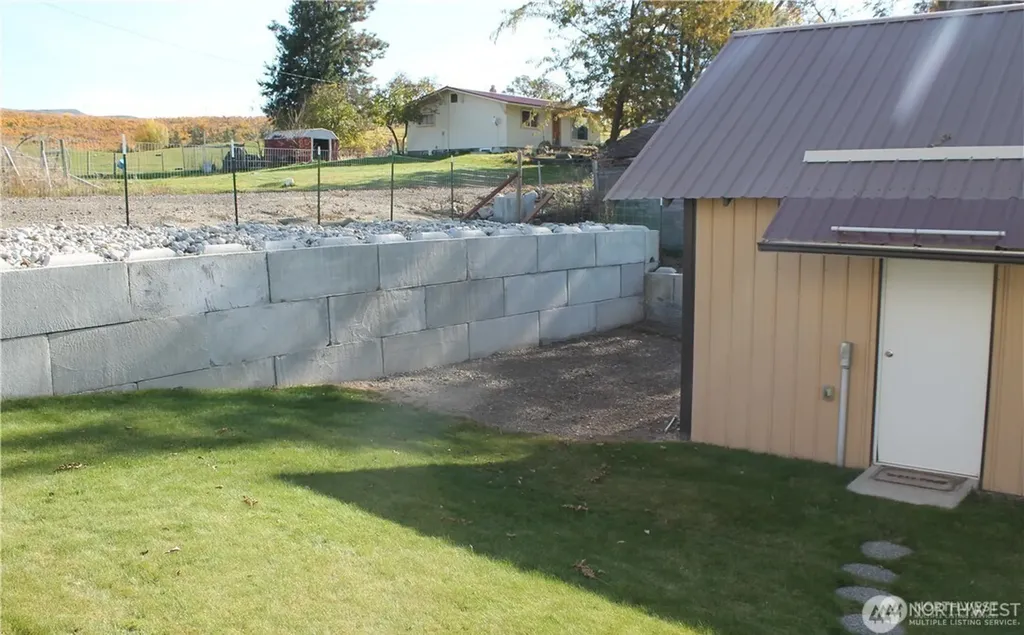 27 Orchard Loop N Tonasket WA 98855