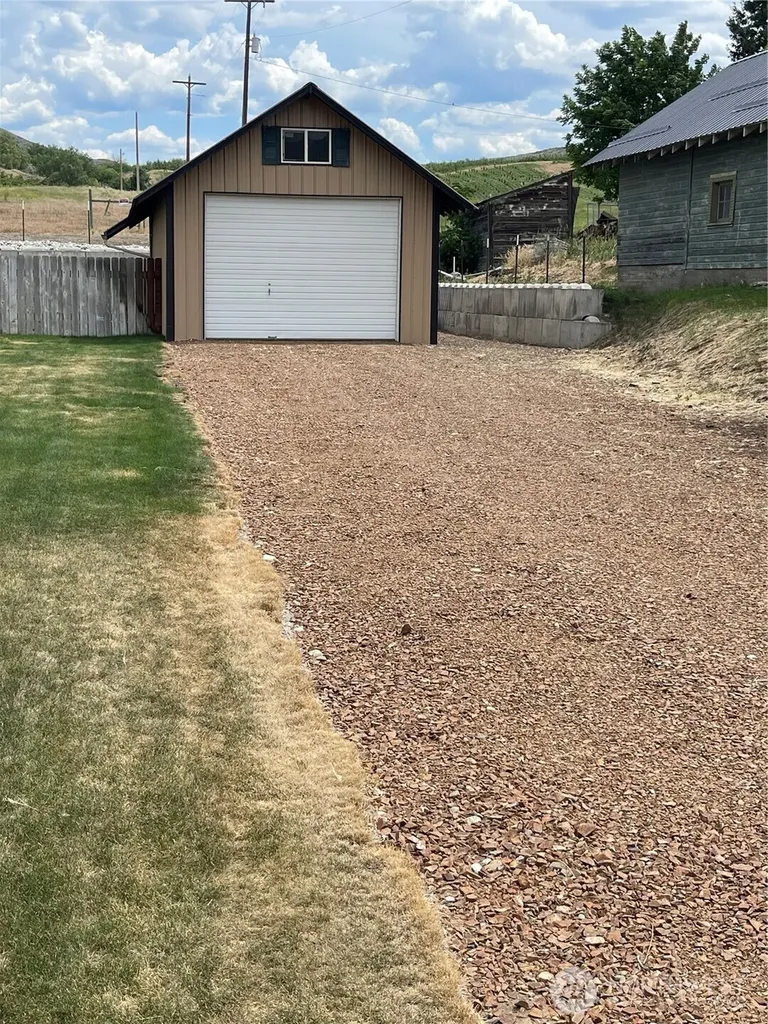 27 Orchard Loop N Tonasket WA 98855