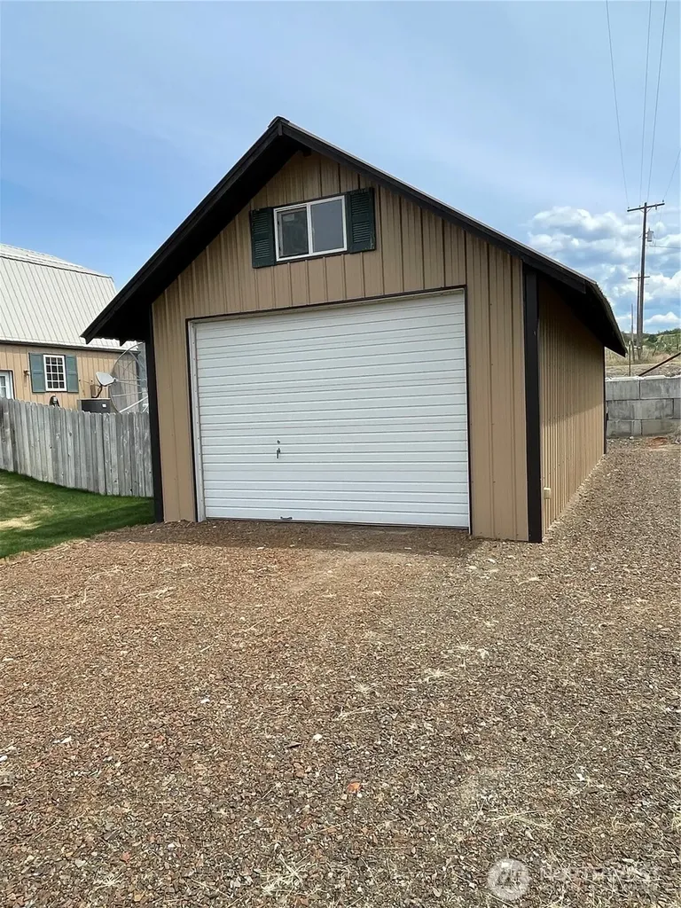 27 Orchard Loop N Tonasket WA 98855