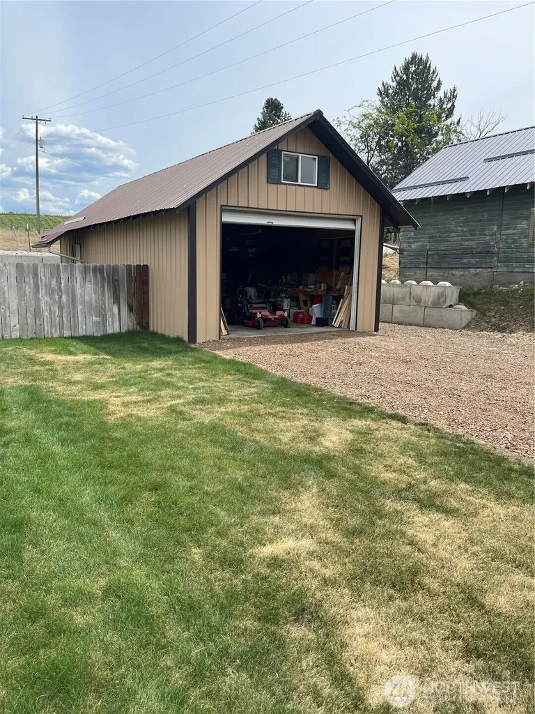 27 Orchard Loop N Tonasket WA 98855