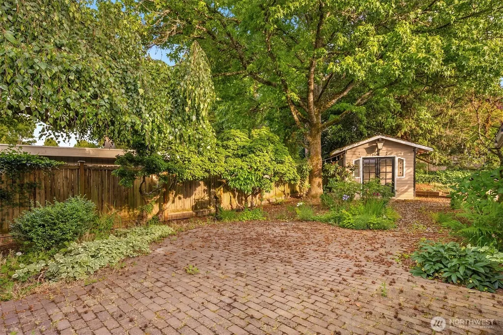 804 84th Avenue NE Medina WA 98039