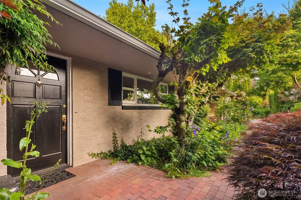 804 84th Avenue NE Medina WA 98039