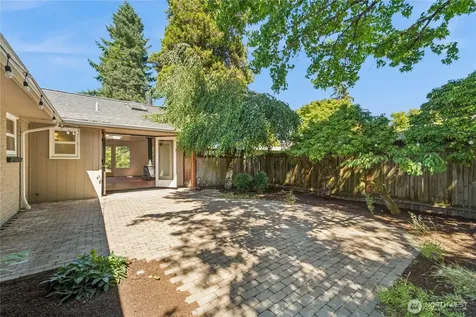804 84th Avenue NE Medina WA 98039