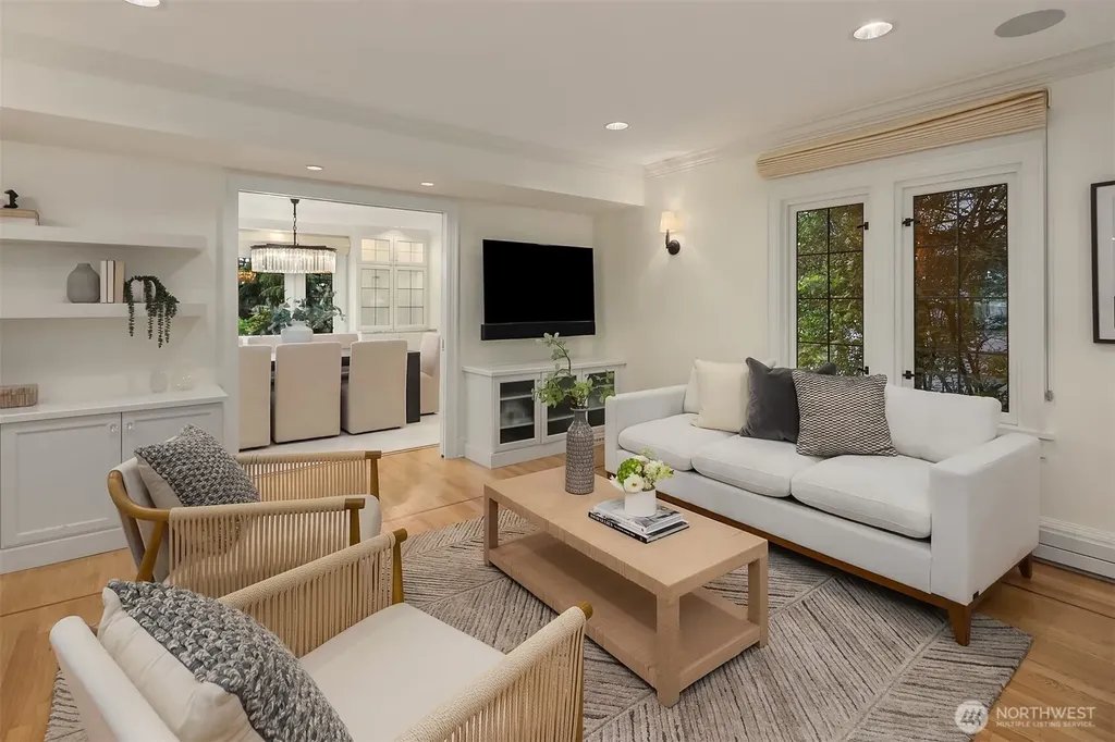 3715 47th Place NE Seattle WA 98105