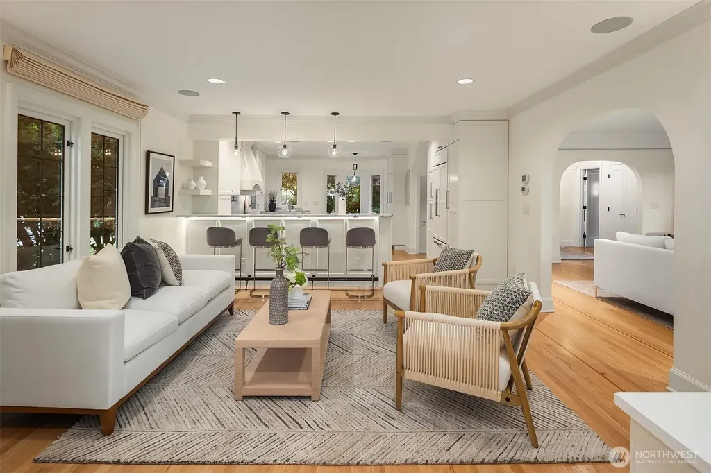 3715 47th Place NE Seattle WA 98105