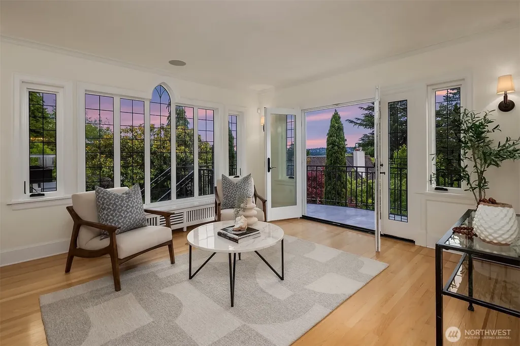 3715 47th Place NE Seattle WA 98105