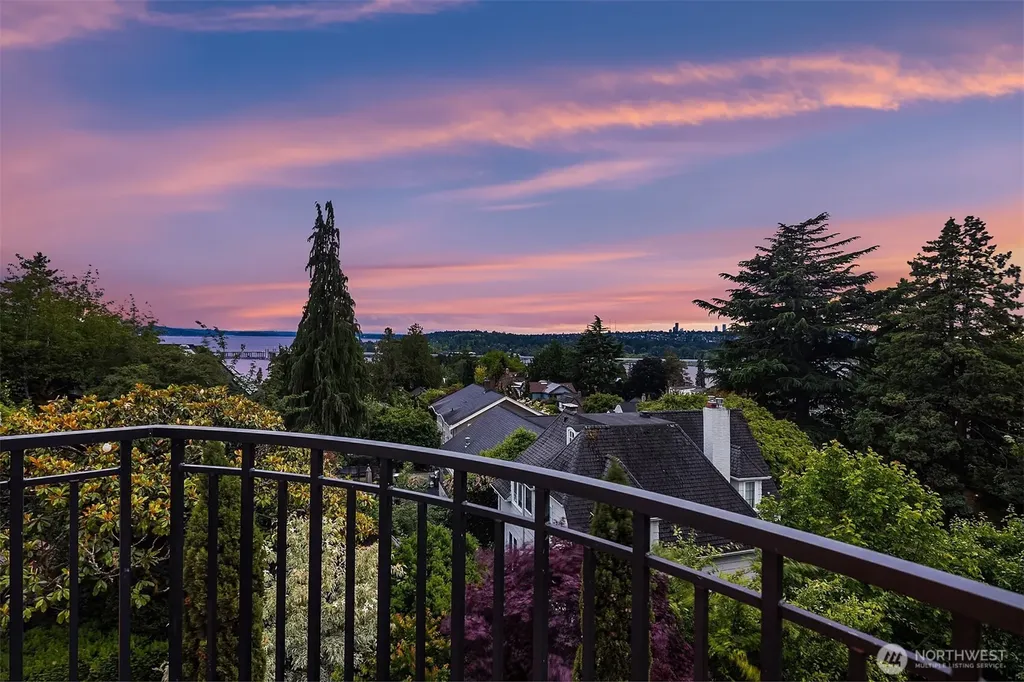 3715 47th Place NE Seattle WA 98105