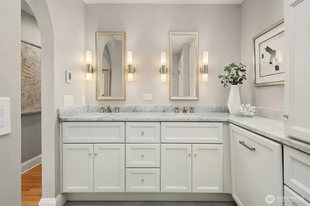 3715 47th Place NE Seattle WA 98105