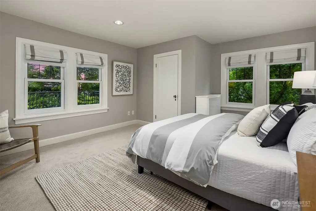3715 47th Place NE Seattle WA 98105