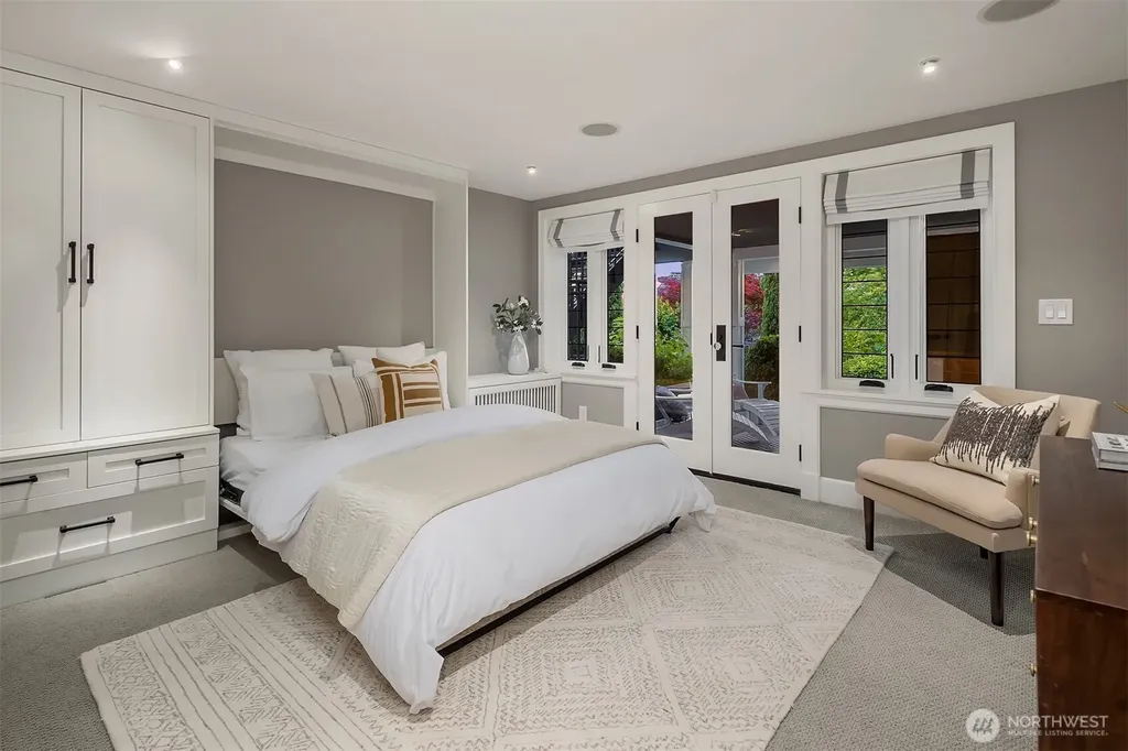 3715 47th Place NE Seattle WA 98105