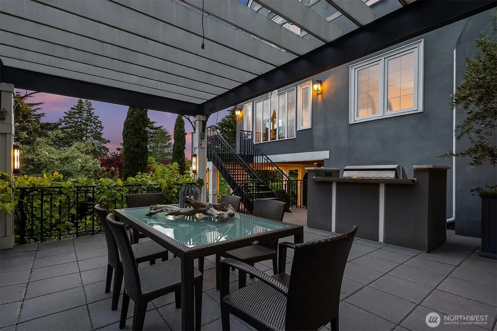 3715 47th Place NE Seattle WA 98105