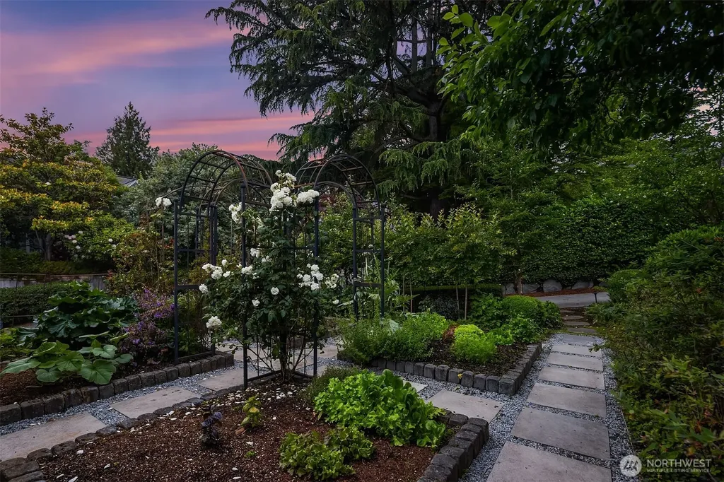 3715 47th Place NE Seattle WA 98105
