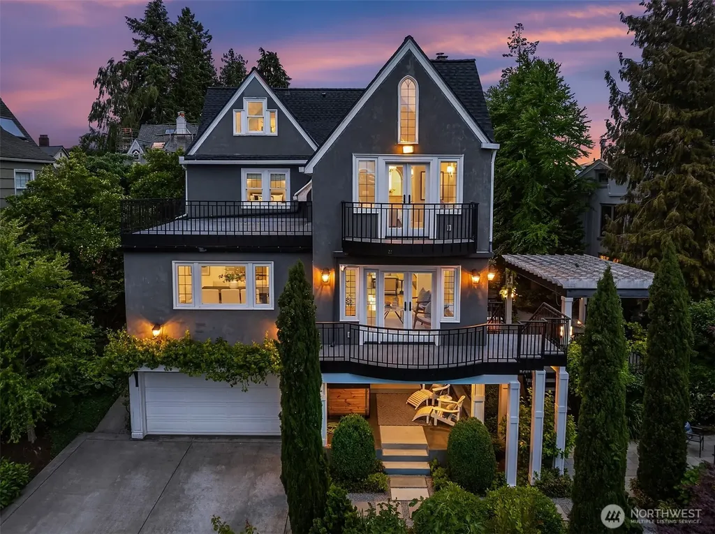 3715 47th Place NE Seattle WA 98105