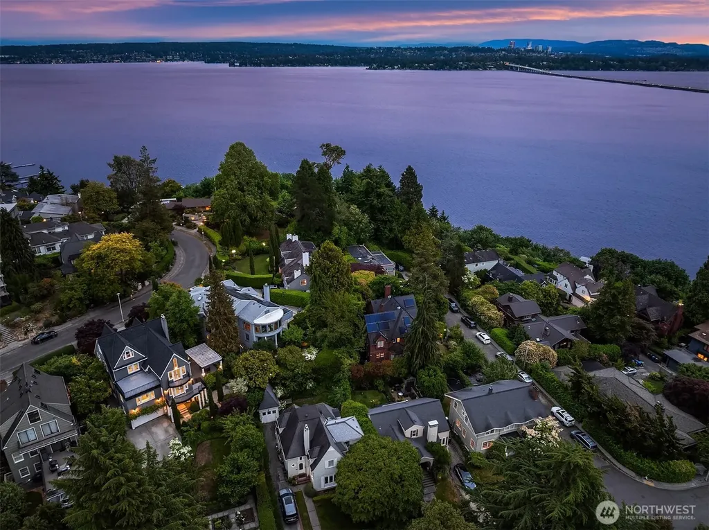 3715 47th Place NE Seattle WA 98105