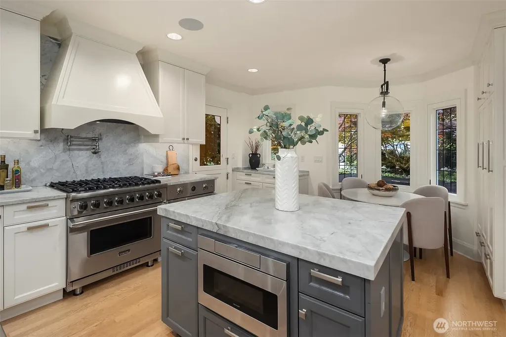 3715 47th Place NE Seattle WA 98105